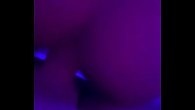 Gostosa sentando no novinho