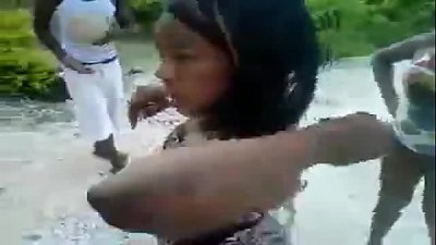 Jamancan nymph flashing how she gargle her man mouthy in public