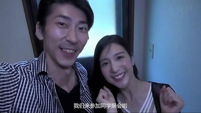 Participated in a class reunion, couldn't resist cuckold and had hook-up with an aged classmate