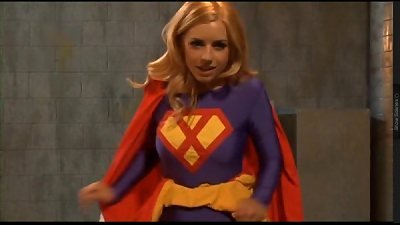 Supergirl heroine cosplay