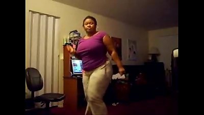 bbw teenager shake that cute butt