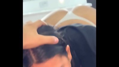 THE perfect ANGLE TO APPRECIATE THE huge caboose OF THE mischievous LATINA