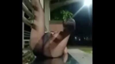 Em Lan tráº§n truá»“ng thá»§ d&acirc;m táº¡i c&ocirc;ng vi&ecirc;n