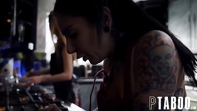 A caress Of Envy Maya Woulfe, Aiden Ashley