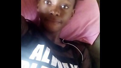 Kenyan college girl display her culo