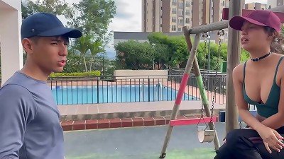 I give the finest welcome to my fresh neighbor with the best pound of her life. H.L.