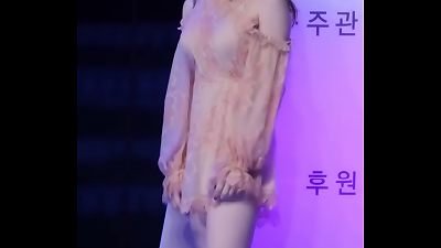 å…¬ä¼—å·ã€91å…¬ç¤¾ã€‘éŸ©å›½å¥³å›¢æ·¡ç²‰è‰²è¿žè¡£è£™æ€§æ„Ÿè¯±æƒ‘çƒ­èˆž