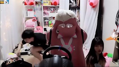 japanese streamer addielyn9 bare accidental twitch