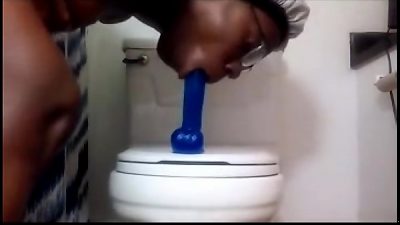 7182058 a clapping massive arse and blue dildo