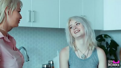 splendid MOMMA - London and Annie gobble Each Other for Dinner