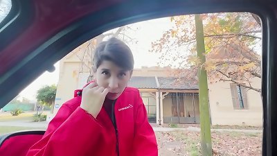 MADRE PROSTITUTA es DESCUBIERTA por su HIJASTRO y este le PAGA por SU SERVICIO de SEXO ORAL (TR&Aacute;ILER)