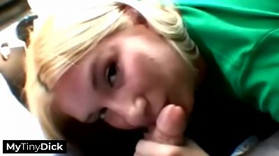 A super-hot ash-blonde is in the car fellating a diminutive shaft