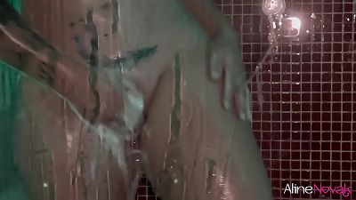 Loira de bunda grande cavalgando sem camisinha - www.alinenovak.com