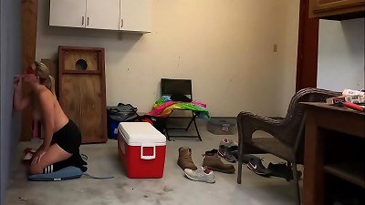 Stranger removes condom at homemade gloryhole and finishes off in wife's mouth