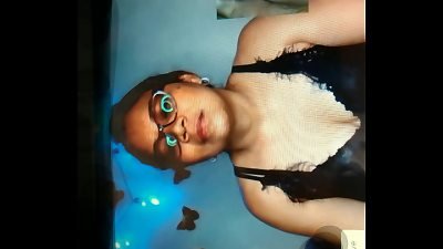 FALEI A MINHA COLEGA DE FACULDADE QUE EU TINHA O PAU GRANDE E ELA PEDIU PRA VER